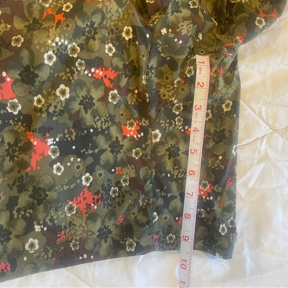 Duluth Trading Dry on the Fly patterned shorts - Picture 6 of 6